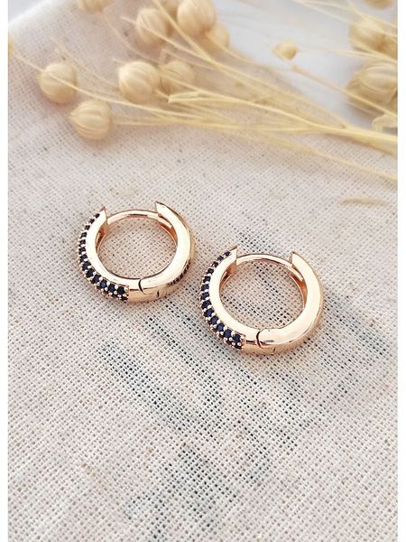 Atelier MIU Pozłacane kolczyki-kreole z cyrkoniami rozmiar: onesize. Niebieskie kolczyki atelier MIU, z cyrkonią, pozłacane. Za 34.95 zł.