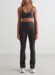 Damskie legginsy rozszerzane nogawki, wysoki stan, squat proof Sense ciemnoszary. Szare legginsy AIM'N, bez wzorów, z elastanu, street. Za 339.00 zł.