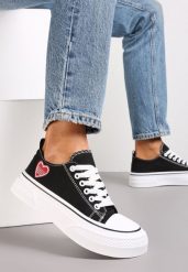 Czarne Trampki przed Kostkę z Naszywką Serduszka Xenis. Czarne trampki Renee, z aplikacjami, z jeansu, eleganckie, przed kostkę, bez zapięcia. W wyprzedaży za 75.99 zł.