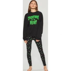 Dwuczęściowa piżama z motywem Halloween - Czarny. Piżamy marki Cropp. W wyprzedaży za 49.99 zł.