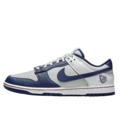 Buty do chodzenia dla dorosłych Nike Dunk Low NBA 75th Anniversary Brooklyn Nets. Szare buty treningowe Nike, bez wzorów, z koronki, bez zapięcia, do biegania. Za 816.49 zł.
