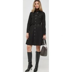 Guess sukienka kolor czarny mini rozkloszowana. Czarne sukienki Guess, l, z aplikacjami, z dzianiny, bez kołnierzyka, bez ramiączek, maxi, rozkloszowane. Za 639.99 zł.