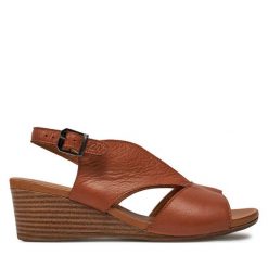 Sandały Piazza. Brązowe sandały Piazza, bez wzorów, bez obcasa, na koturnie, bez zapięcia. Za 499.99 zł.
