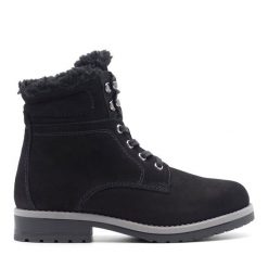 Botki Lasocki. Czarne botki Lasocki, bez wzorów, bez obcasa, na płaskiej podeszwie, bez zapięcia. Za 215.99 zł.