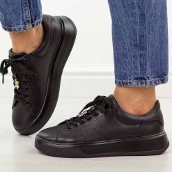 Czarne skórzane półbuty damskie Cambell 19379. Czarne półbuty wsuwane Cambell, na jesień, bez wzorów, z jeansu, biznesowe, bez obcasa. Za 239.00 zł.