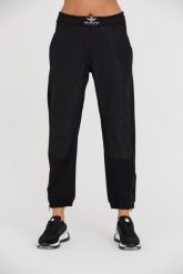 AERONAUTICA MILITARE Czarne spodnie dresowe Pantalone Felpa. Czarne spodnie dresowe Aeronautica Militare, bez wzorów, z dresówki. W wyprzedaży za 459.99 zł.