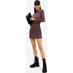 Desigual spódnica kolor czarny mini prosta. Czarne spódnice Desigual, na co dzień, l, bez wzorów, z bawełny, mini, proste. W wyprzedaży za 374.99 zł.