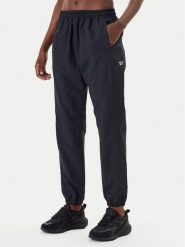 Reebok Spodnie dresowe Vector 100221435 Czarny Relaxed Fit. Czarne spodnie dresowe Reebok, bez wzorów, z dresówki. Za 169.99 zł.