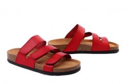 DR. BRINKMANN 700508-04 rot, klapki damskie. Czerwone klapki Dr. Brinkmann, bez wzorów, ze skóry, bez obcasa, bez zapięcia. Za 264.90 zł.
