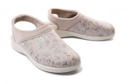 SANITAL FLEX 8232.36 beige, sandały damskie. Brązowe sandały Sanital-Flex, bez wzorów, bez obcasa, na koturnie, bez zapięcia. Za 189.90 zł.