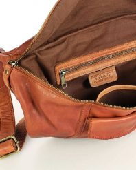 Duża nerka skórzana damska torebka przez ramię z kieszonkami MARCO MAZZINI brąz camel. Brązowe nerki i saszetki bez wzorów, ze skóry, duże, bez dodatków. Za 370.00 zł.