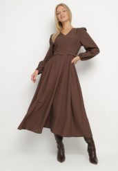Brązowa Wiskozowa Sukienka o Rozkloszowanym Kroju z Paskiem z Klamerką Arilesse. Brązowe sukienki Born2be, na co dzień, l, bez wzorów, z materiału, eleganckie, bez kołnierzyka, bez ramiączek, maxi, rozkloszowane. Za 169.99 zł.