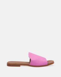 SKÓRZANE KLAPKI DAMSKIE 0013169 FUXIA. Klapki Venezia, bez wzorów, ze skóry, bez obcasa, bez zapięcia. Za 199.00 zł.