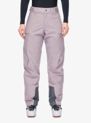 Spodnie z membraną damskie Houdini Ride Pants. Fioletowe spodnie narciarskie Houdini, bez wzorów, z hardshellu, narciarskie. Za 1,990.99 zł.
