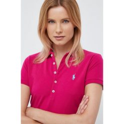 Polo Ralph Lauren polo 211870245034 damski kolor różowy z kołnierzykiem. Czerwone t-shirty Polo Ralph Lauren, bez wzorów, z dzianiny, bez kołnierzyka, bez ramiączek. W wyprzedaży za 309.99 zł.