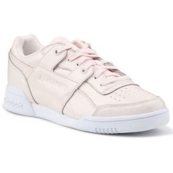 Buty Reebok W/O Lo Plus Iridescent W CM8951 różowe. Czerwone buty treningowe bez wzorów, z materiału, bez zapięcia. Za 613.11 zł.