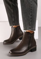 Brązowe Botki na Słupku w Stylu Sztybletów z Ozdobnym Suwakiem Verinorie. Brązowe botki Renee, bez wzorów, z dzianiny, eleganckie, z okrągłym noskiem, bez obcasa, na obcasie, bez zapięcia. W wyprzedaży za 94.49 zł.