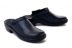 JOSEF SEIBEL 95920 23 540 Betsy abisso, klapki damskie. Niebieskie klapki Josef Seibel, bez wzorów, ze skóry, bez obcasa, bez zapięcia. Za 329.90 zł.