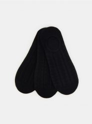 Prążkowane skarpetki 3 pack - czarny. Czarne skarpetki Sinsay, bez wzorów, prążkowane. Za 9.99 zł.