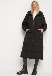 Czarna Długa Kurtka z Pikowanymi Przeszyciami i Kapturem Unalleva. Czarne kurtki Born2be, l, bez wzorów, z dzianiny. Za 289.99 zł.