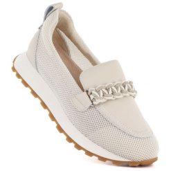 Skórzane półbuty damskie sportowe lordsy beżowe Cambell 19392. Brązowe półbuty wsuwane Cambell, w ażurowe wzory, ze skóry ekologicznej, sportowe, bez obcasa. Za 199.99 zł.