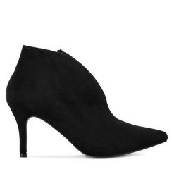 Botki JENNY. Czarne botki Jenny, bez wzorów, bez obcasa, na szpilce, bez zapięcia. Za 149.99 zł.