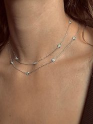 Les Favorites Pozłacany naszyjnik z elementami ozdobnymi - dł. 78 cm rozmiar: onesize. Czerwone naszyjniki Les Favorites, z materiału, z cyrkonią, pozłacane. Za 195.99 zł.