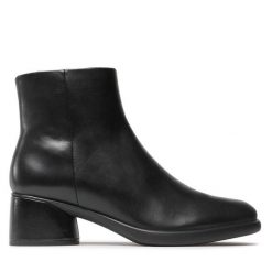 Botki ECCO. Czarne botki ECCO, bez wzorów, bez obcasa, na słupku, bez zapięcia. Za 579.99 zł.
