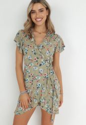 Zielona Kwiecista Sukienka Mini z Wiskozy z Falbankami i Materiałowym Paskiem Nakee. Zielone sukienki Born2be, m, bez wzorów, z materiału, bez kołnierzyka, bez ramiączek, mini, kopertowe. Za 89.99 zł.