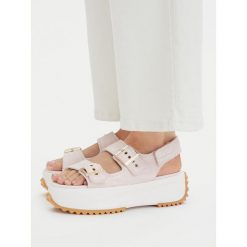 Sandały Converse. Czerwone sandały Converse, bez wzorów, bez obcasa, na płaskiej podeszwie, bez zapięcia. Za 339.99 zł.