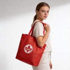 Torba zakupowa damska Rieker, z materiału syntetycznego o prostej otwartej formie z dwoma uchwytami do noszenia w dłoni lub na ramieniu lekka i prakt. Czerwone torebki klasyczne Rieker, bez wzorów, z syntetyku, biznesowe, na ramię, bez dodatków. Za 14.99 zł.