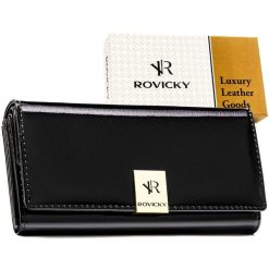 Duży portfel damski z lakierowanej skóry naturalnej w czarnym kolorze zamykany na zatrzask - Rovicky. Czarne portfele ROVICKY, bez wzorów, ze skóry. Za 99.99 zł.