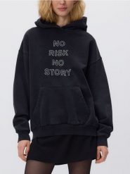 Bluza z napisami - czarny. Czarne bluzy Reserved, l, bez wzorów, z bawełny, bez ramiączek, bez kaptura. Za 159.99 zł.