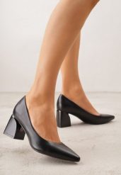 Czarne Czółenka na Geometrycznym Obcasie Oriphishis. Czarne czółenka Born2be, bez wzorów, biznesowe, bez obcasa, na obcasie, bez zapięcia. Za 99.99 zł.