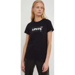 Levi's t-shirt bawełniany kolor czarny. Czarne t-shirty Levi's, bez wzorów, z bawełny, bez kołnierzyka, bez ramiączek. W wyprzedaży za 110.99 zł.