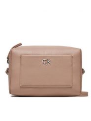 Calvin Klein Torebka Ck Daily Camera K60K612274 Beżowy. Brązowe listonoszki Calvin Klein, bez wzorów, ze skóry, bez dodatków. Za 239.99 zł.