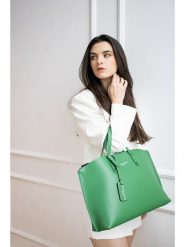 Victor & Hugo Paris Skórzana torebka "Livel" w kolorze zielonym - 45 x 31 x 12 cm rozmiar: onesize. Zielone torebki klasyczne Victor & Hugo Paris, bez wzorów, z materiału, przez ramię, bez dodatków. Za 326.99 zł.