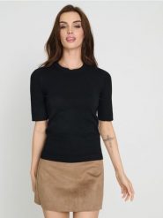 Swetrowa bluzka z krótkim rękawem - czarny. Czarne bluzki Sinsay, l, bez wzorów, bez kołnierzyka, bez ramiączek. Za 29.99 zł.
