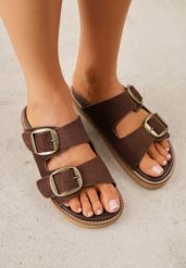 Brązowe Klapki VICES z Dwoma Paskami i Metalicznymi Klamrami Kaliniassi. Brązowe klapki Born2be, z aplikacjami, z materiału, z otwartym noskiem, bez obcasa, na płaskiej podeszwie, bez zapięcia. Za 99.99 zł.