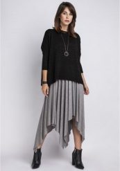 Gładki Sweter Oversize z Połyskującą Nitką - Czarny. Czarne swetry MKM, l, bez wzorów, z materiału, bez ramiączek. Za 149.90 zł.