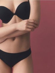 Bawełniane majtki figi 2 pack - czarny. Czarne figi Reserved, bez wzorów, z bawełny. Za 49.99 zł.