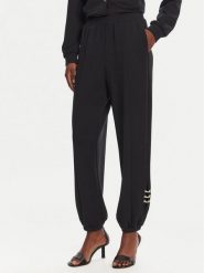 Liu Jo Sport Spodnie dresowe TA5229 J4869 Czarny Relaxed Fit. Czarne spodnie dresowe Liu Jo Sport, bez wzorów, z dresówki. Za 589.99 zł.
