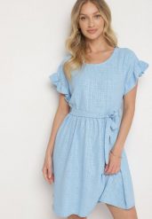 Jasnoniebieska Sukienka Ozdobiona Falbankami i Paskiem Izulira. Niebieskie sukienki Born2be, uniwersalny, bez wzorów, eleganckie, bez kołnierzyka, bez ramiączek, mini. W wyprzedaży za 72.24 zł.