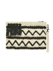 BLE Kopertówka w kolorze kremowym - 25 x 17 cm rozmiar: onesize. Brązowe kopertówki BLE, bez wzorów, z materiału, bez dodatków. Za 62.90 zł.