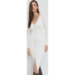 Elisabetta Franchi sukienka kolor biały midi dopasowana. Białe sukienki Elisabetta Franchi, bez wzorów, z dzianiny, bez kołnierzyka, bez ramiączek, maxi, dopasowane. W wyprzedaży za 1,799.90 zł.
