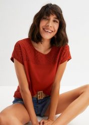 T-shirt z ażurowym haftem z miękkiej wiskozy. Czerwone t-shirty bonprix, w ażurowe wzory, z wiskozy, bez kołnierzyka, bez ramiączek. Za 94.99 zł.