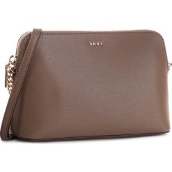 Torebka DKNY - Bryant Dome Cbody R83E3655 Desert DES. Brązowe listonoszki DKNY, bez wzorów, ze skóry, bez dodatków. W wyprzedaży za 429.00 zł.