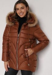 Brązowa Pikowana Kurtka o Trapezowym Kroju z Kapturem i Odpinanym Futerkiem Deolaine. Brązowe kurtki Born2be, l, bez wzorów, z jeansu, eleganckie, z kapturem. Za 169.99 zł.