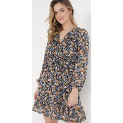 Czarna Sukienka Cythano. Czarne sukienki Born2be, l, z aplikacjami, z materiału, bez kołnierzyka, bez ramiączek, mini. W wyprzedaży za 76.99 zł.