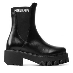 Botki Patrizia Pepe. Czarne botki Patrizia Pepe, bez wzorów, bez obcasa, na słupku, bez zapięcia. Za 699.99 zł.